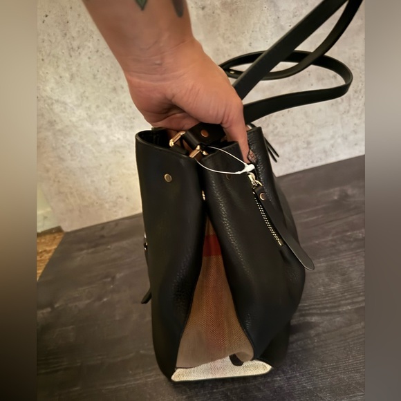 Burberry Maidstone Black Grain Leather Tote w/ House Check - Picture 14 of 15